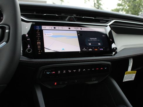 New 2026 Jeep Cherokee Limited AWD/4WD image 32