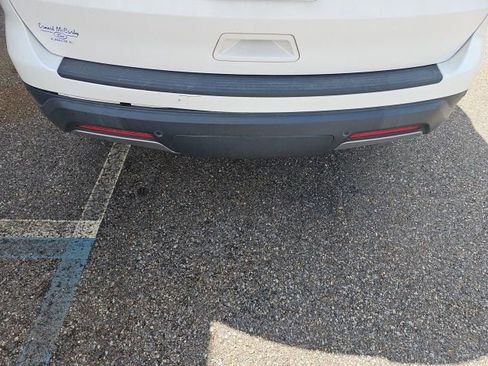 Used 2019 Ford Explorer XLT w/ Equipment Group 202A image 6