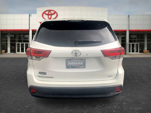 Used 2019 Toyota Highlander XLE FWD image 6