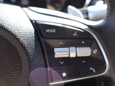 Used 2025 Genesis G70 2.5T image 19