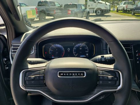 Used 2024 Jeep Wagoneer Series II RWD image 29