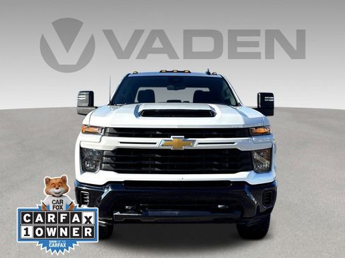 Used 2024 Chevrolet Silverado 2500 Custom w/ Custom Value Package AWD/4WD image 2