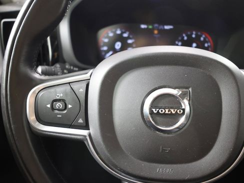 Used 2018 Volvo XC60 T5 Momentum w/ Vision Package AWD/4WD image 19