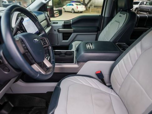 Used 2022 Ford F350 Limited image 9