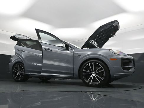 New 2026 Porsche Cayenne Turbo AWD/4WD image 35