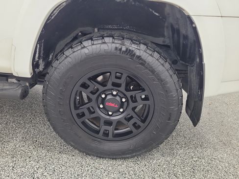 Used 2018 Toyota 4Runner TRD Pro AWD/4WD image 9