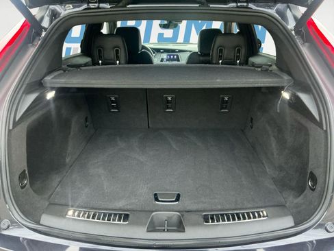 Used 2022 Cadillac XT4 Premium Luxury w/ Enhanced Visibility Package image 17