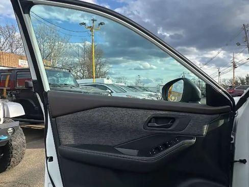 Used 2021 Nissan Rogue S AWD/4WD image 9