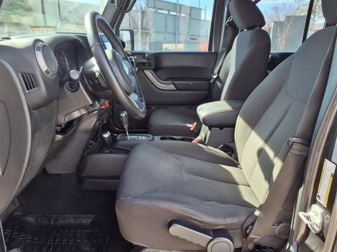 Used 2018 Jeep Wrangler Unlimited Sport w/ Connectivity Group image 17