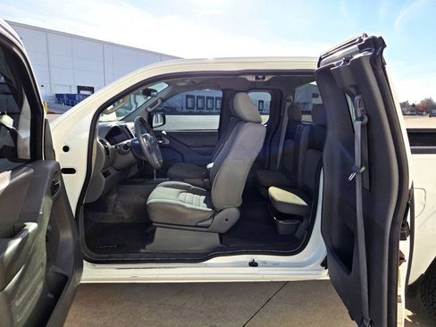 Used 2015 Nissan Frontier S RWD image 10