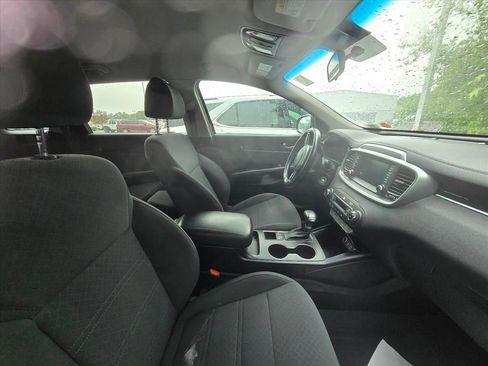 Used 2019 Kia Sorento S FWD image 9