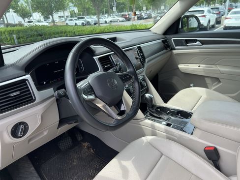 Used 2022 Volkswagen Atlas SE w/ Panoramic Sunroof Package FWD image 17