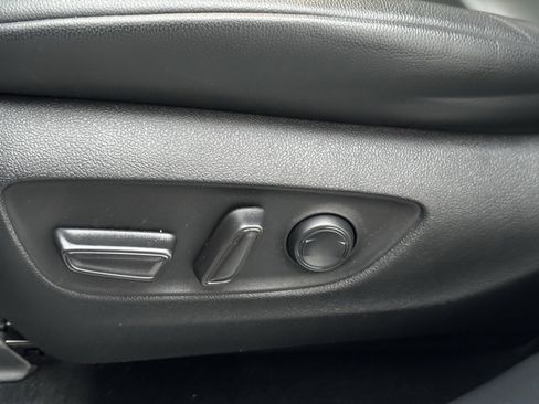 Used 2022 Toyota Highlander XLE image 23