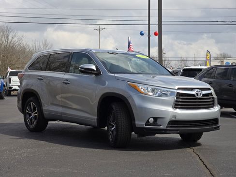 Used 2016 Toyota Highlander XLE image 13
