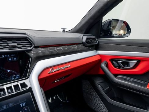 Used 2022 Lamborghini Urus image 36