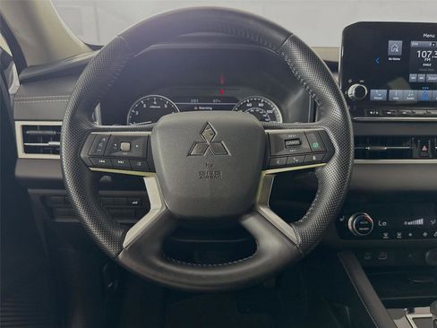 Used 2024 Mitsubishi Outlander SE image 7