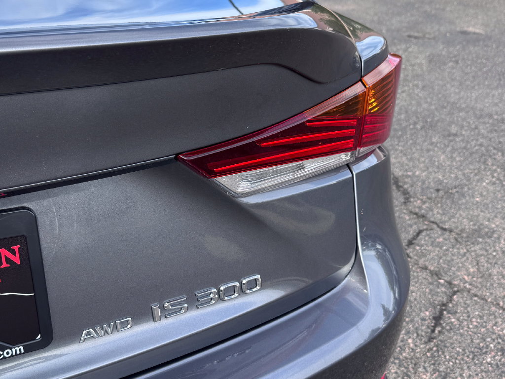 Used 2019 Lexus IS 300 AWD image 9