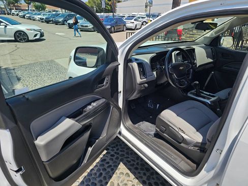 Used 2019 Chevrolet Colorado W/T w/ WT Convenience Package RWD image 9