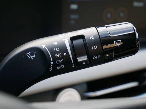 Certified 2025 Hyundai Tucson SE image 32