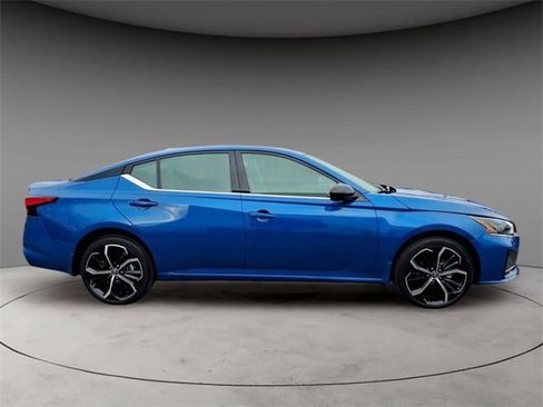 Certified 2025 Nissan Altima 2.5 SR image 10