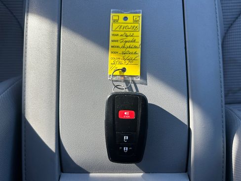 Used 2022 Toyota Highlander L image 23