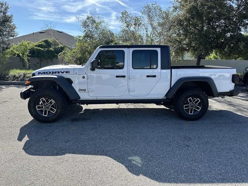 Used 2024 Jeep Gladiator Mojave AWD/4WD image 3