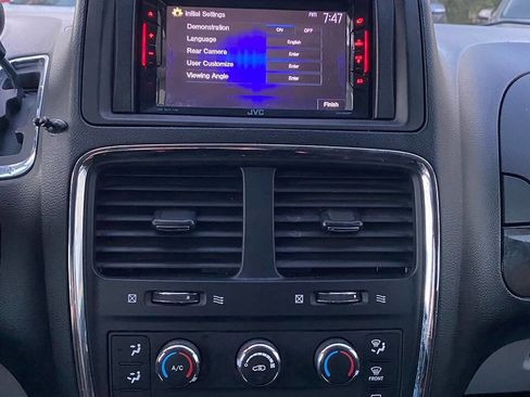 Used 2014 Dodge Grand Caravan American Value Package FWD image 20