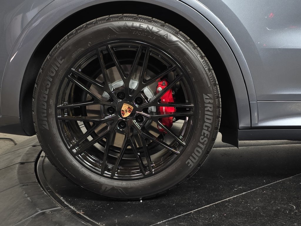 Certified 2026 Porsche Cayenne GTS AWD/4WD image 29