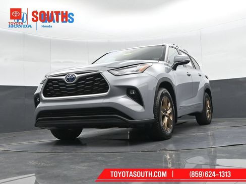Used 2023 Toyota Highlander Bronze Edition AWD/4WD image 44