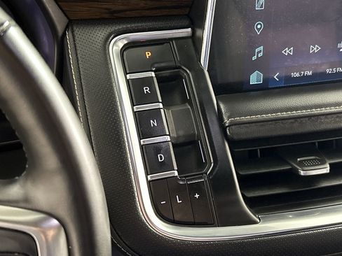 Used 2023 Chevrolet Suburban Premier image 16