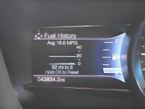 Used 2018 Ford Explorer XLT w/ Equipment Group 201A image 25