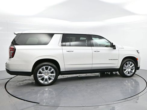 Used 2024 Chevrolet Suburban High Country w/ Advanced Technology Package image 8