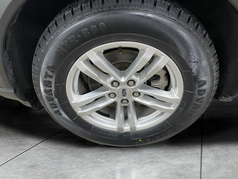 Used 2023 Ford Explorer XLT w/ Equipment Group 202A RWD image 18