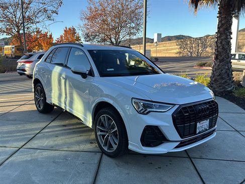 Used 2025 Audi Q3 2.0T Premium w/ Convenience Package image 4