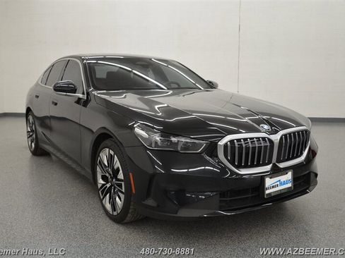 Used 2024 BMW 530i w/ M Sport Package image 7