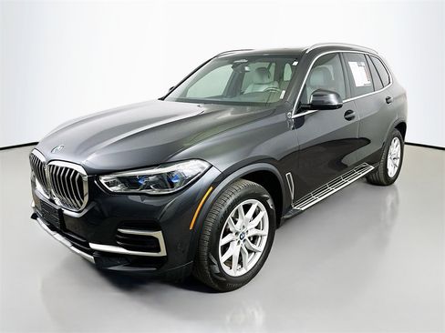Used 2023 BMW X5 xDrive40i w/ Executive Package image 3