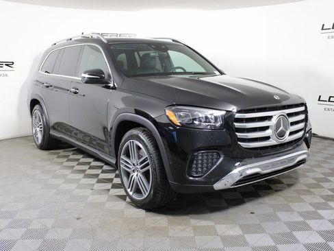 Used 2025 Mercedes-Benz GLS 450 4MATIC image 7