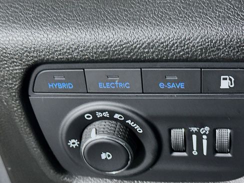 Used 2022 Jeep Grand Cherokee Limited 4xe image 16