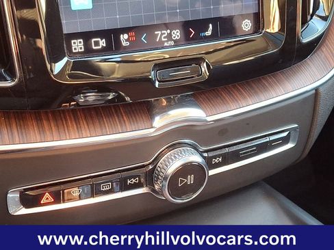 Certified 2023 Volvo XC60 B6 Ultimate w/ Protection Package Premier image 17