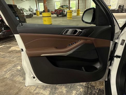 Used 2022 BMW X5 xDrive45e image 32