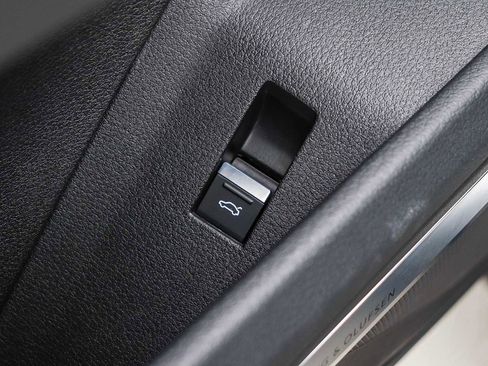 Used 2023 Audi e-tron S Prestige w/ Prestige Package image 28