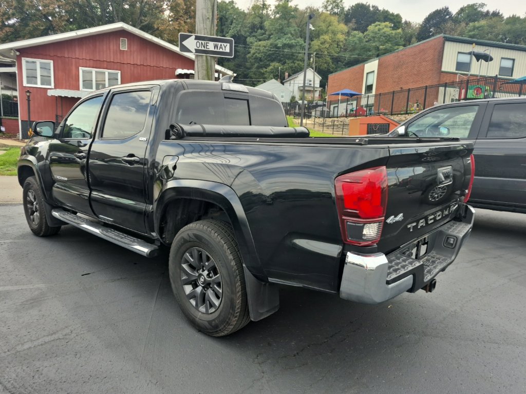 Used 2022 Toyota Tacoma SR5 AWD/4WD image 5