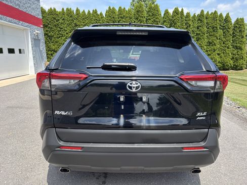 Used 2020 Toyota RAV4 XLE Premium AWD/4WD image 4