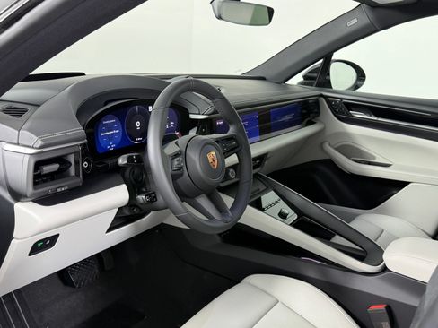 Certified 2026 Porsche Macan Electric RWD image 4