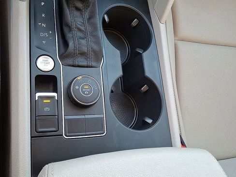 Used 2019 Volkswagen Atlas SE image 25