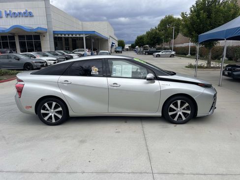 Used 2019 Toyota Mirai image 27