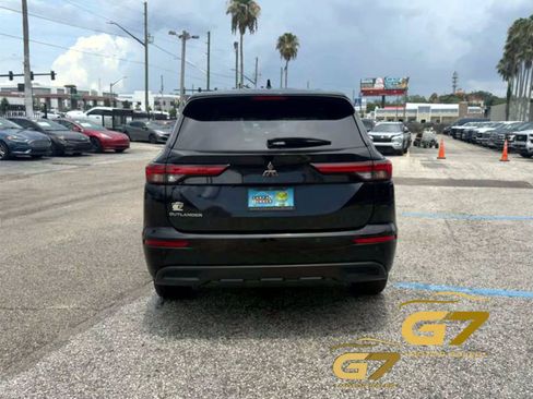 Used 2022 Mitsubishi Outlander ES FWD image 3