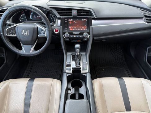 Used 2017 Honda Civic Touring image 3