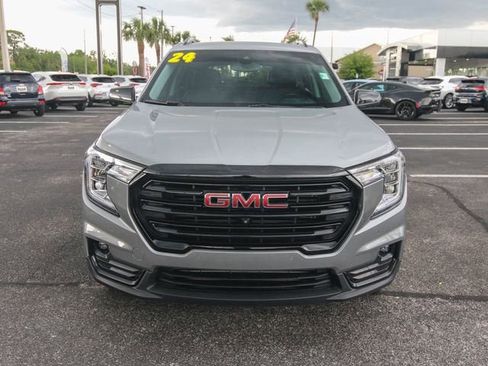 Used 2024 GMC Terrain SLT w/ Infotainment Package II AWD/4WD image 2