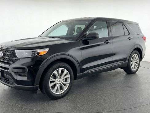 Used 2024 Ford Explorer Limited image 3